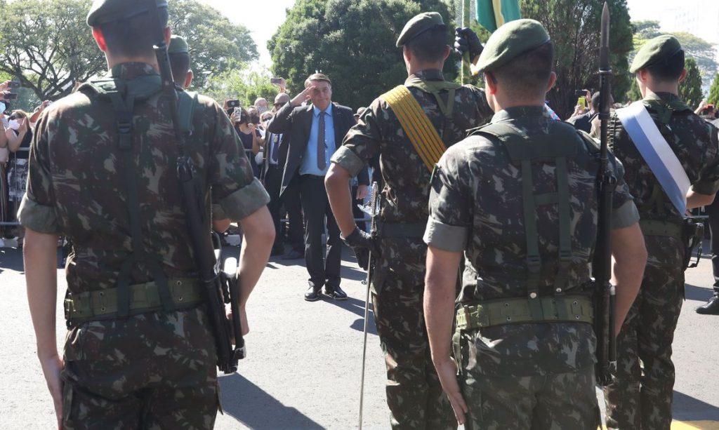 Após trocar presidente da Petrobras, Bolsonaro diz que fará outras mudanças