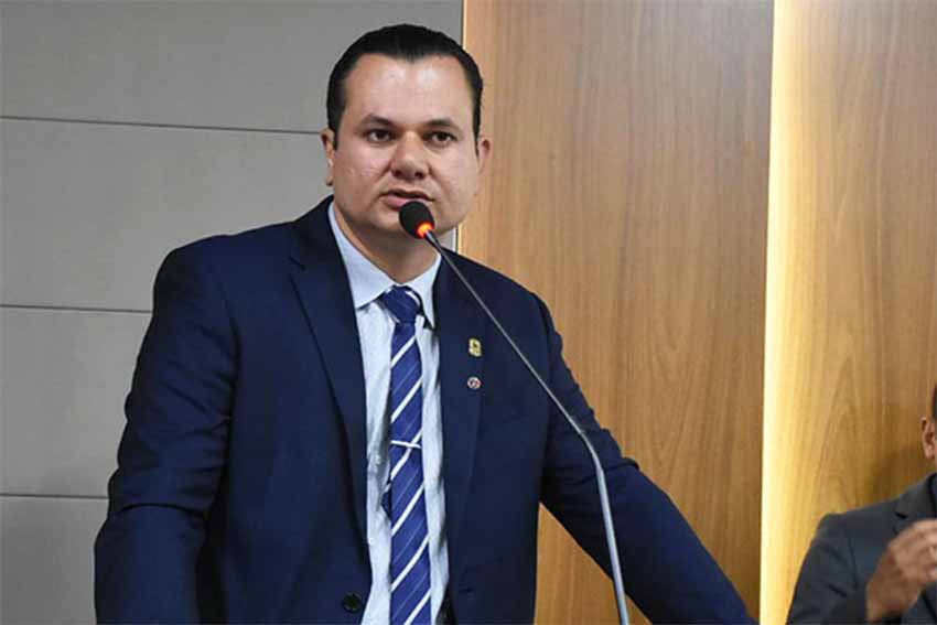 Despedida, cobrança ao prefeito e discurso de harmonia marcam reabertura da Câmara