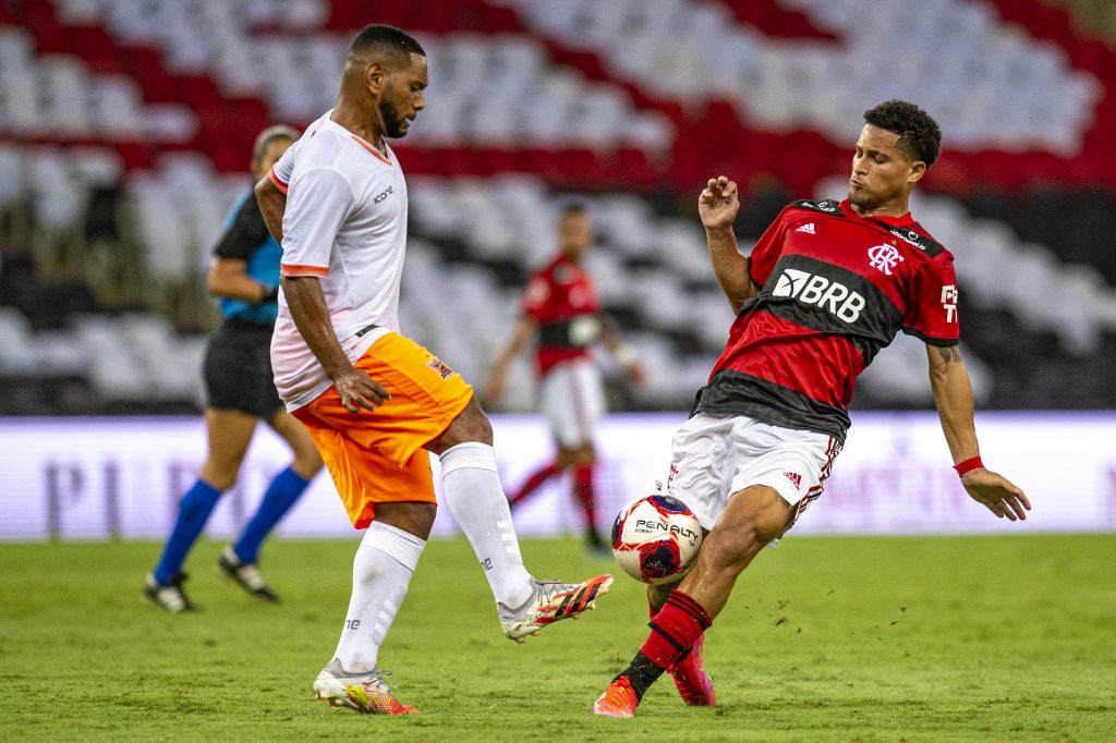 Pelo Campeonato Carioca, Flamengo vence com gol nos acréscimos