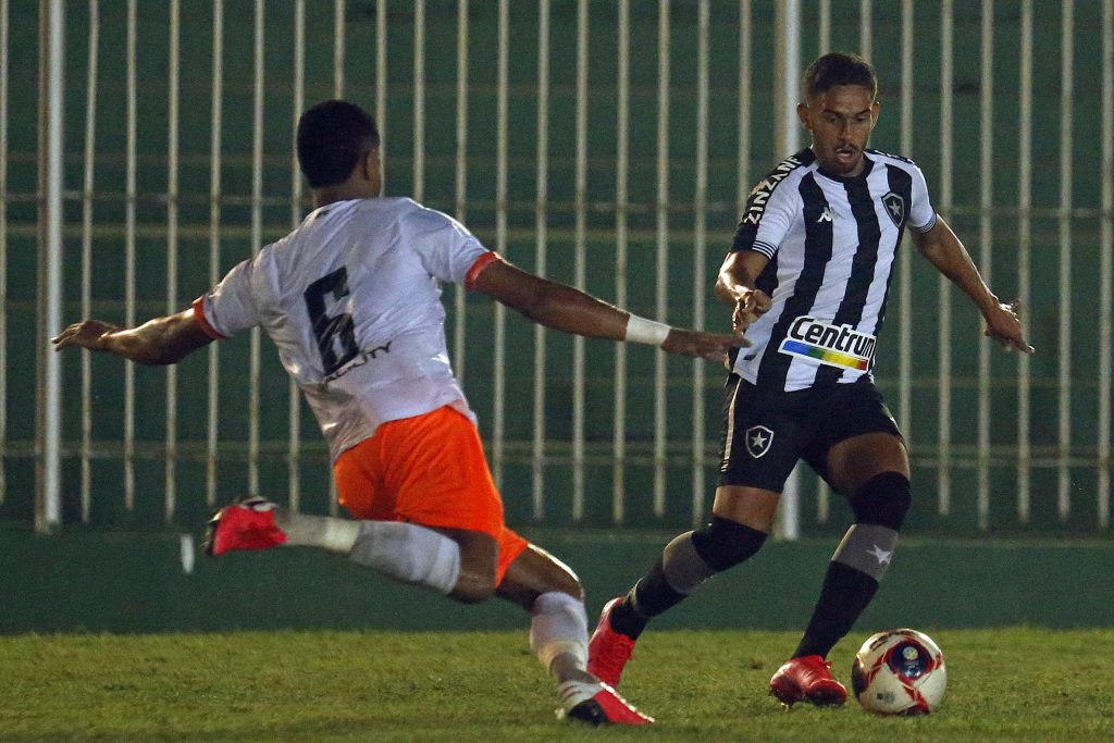 Botafogo para cima do Boavista, no fim da partida, e segue na luta pela semi do Campeonato Carioca