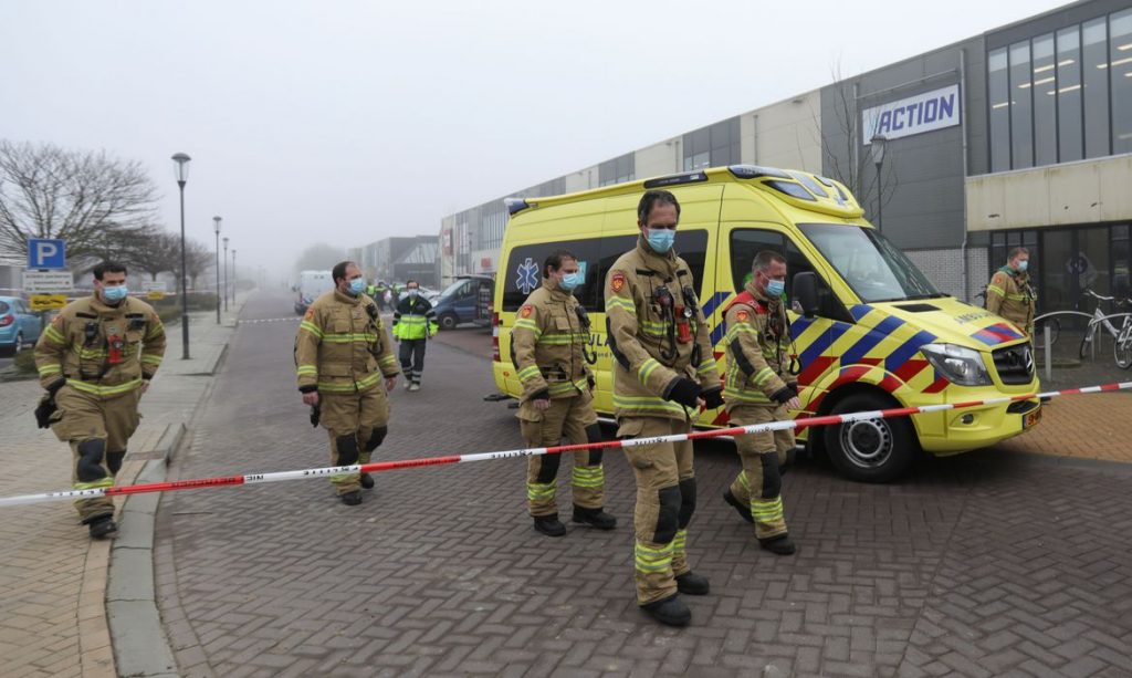 Explosão atinge centro de testes de covid-19 na Holanda