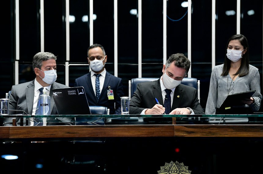 Congresso promulga emenda que permite retomo do pagamento do auxílio emergencial