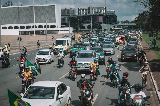 Manifestações a favor do presidente Bolsonaro são realizadas em diversas cidades do Brasil