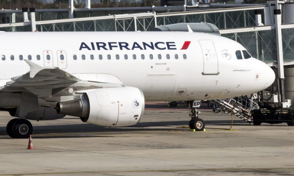 França anuncia suspensão de voos provenientes e com destino ao Brasil