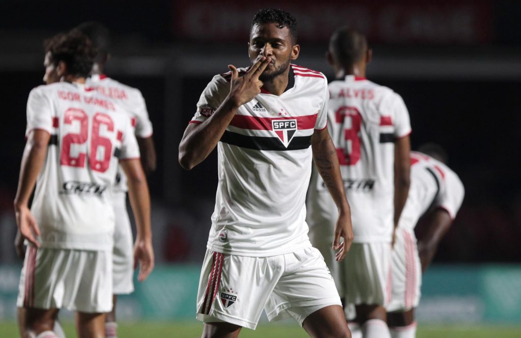 Pelo Paulistão, São Paulo vence o Red Bull Bragantino e dispara na liderança do grupo