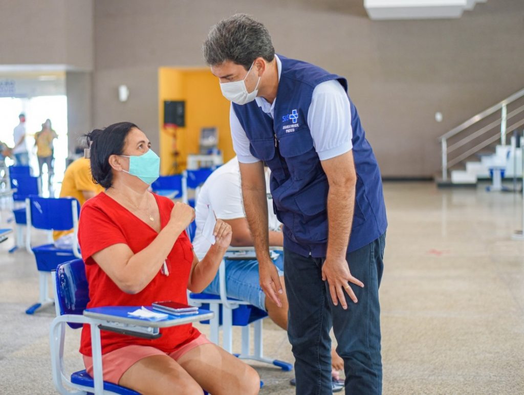 Prefeito Eduardo Braide acompanha vacinação de profissionais da educação neste sábado