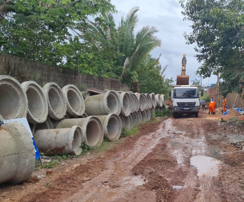 Semosp intensifica obras de drenagem profunda e pavimentação asfáltica na Vila Sarney