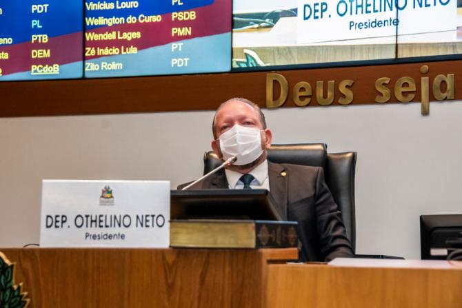 Othelino promulga lei que garante auxílio emergencial a bares, restaurantes, lanchonetes e ao setor cultural