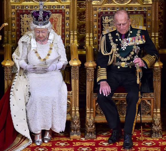 Aos 99 anos, morre o Príncipe Philip, marido da Rainha Elizabeth, da Inglaterra