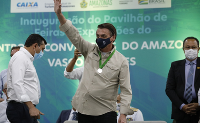 Bolsonaro inaugura pavilhão de exposição no Centro de Convenções de Manaus e recebe título de Cidadania