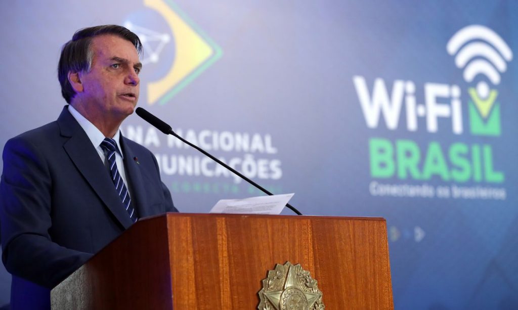 Bolsonaro diz que se baixar decreto para livre circulação de pessoas nenhum tribunal derrubará
