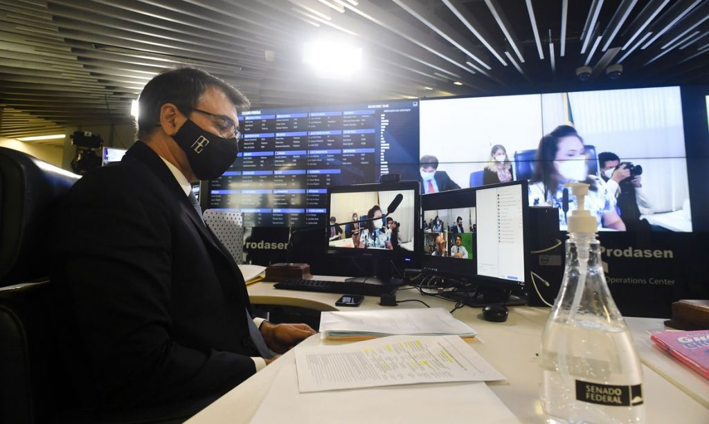Chanceler brasileiro, Carlos França, diz que pretende ampliar relações com a China