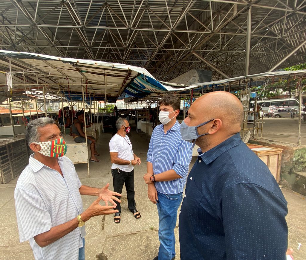 Equipes da Prefeitura acompanham funcionamento do Centro do Comércio Informal de São Luís