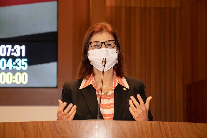 Helena Duailibe destaca promulgação da lei sobre feriado de Corpus Christi