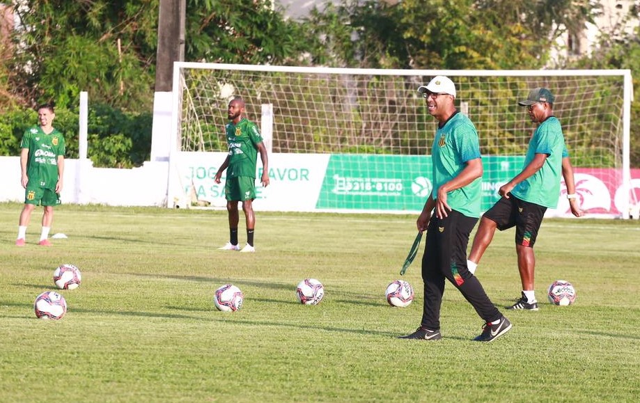 De técnico novo, Sampaio estreia na Série B do Brasileirão nesta segunda-feira contra o Goiás