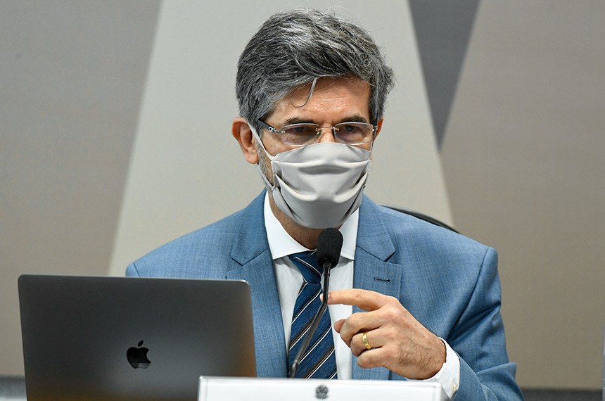 Ex-ministro Teich diz na CPI que deixou cargo por falta de autonomia e por não aceitar cloroquina