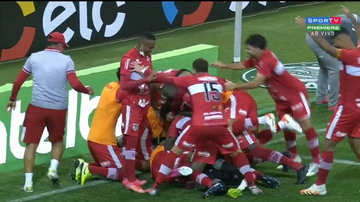 Zebra em dose dupla na Copa do Brasil: CRB elimina Palmeiras e Cruzeiro cai diante do Juazeirense