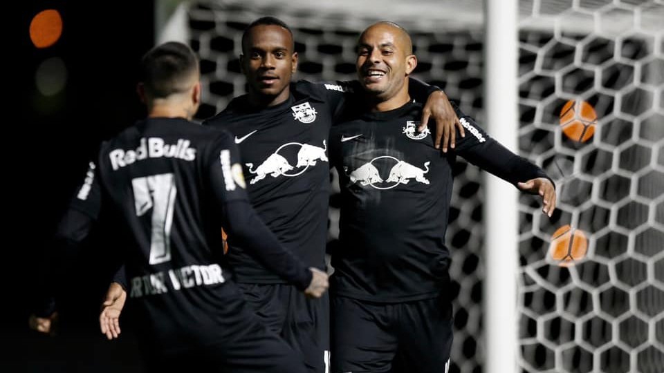 Bragantino derrota o Palmeiras e assume liderança do Campeonato Brasileiro