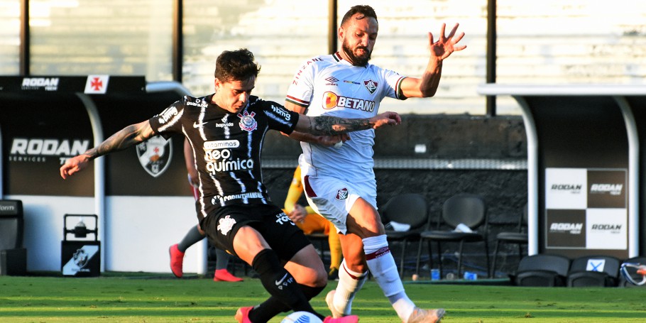 Com um a menos em campo na tarde deste domingo, Fluminense segura Corinthians e garante empate em São Januário