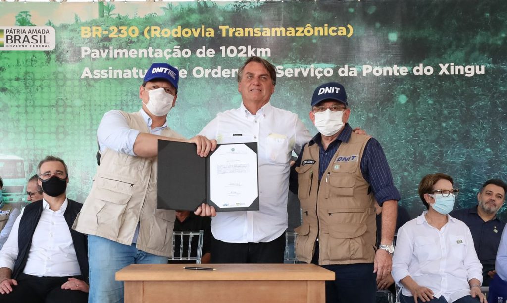 No Pará, Bolsonaro inaugura trecho recuperado da Transamazônica e anuncia ponte sobre Xingu