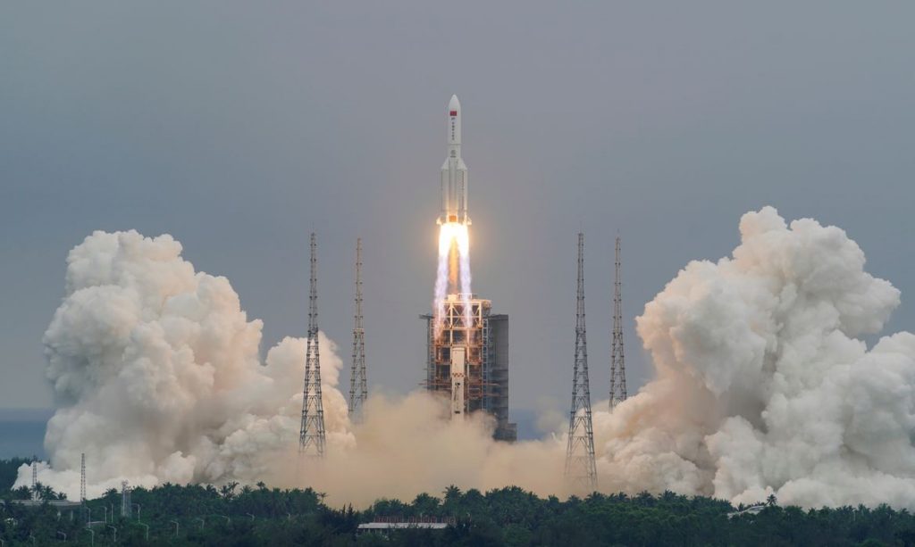 China prepara lançamento para enviar tripulação à sua estação espacial