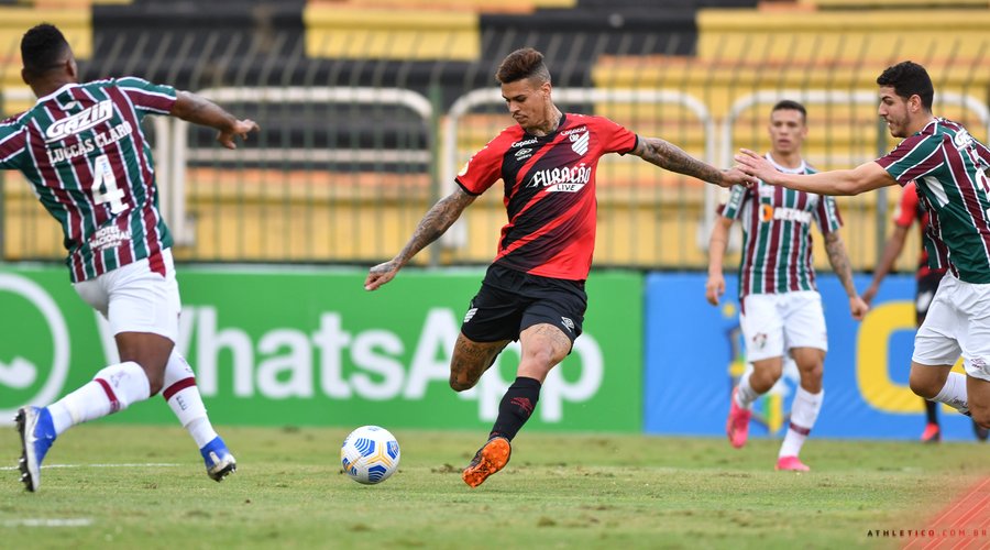 De virada, Athletico Paranaense goleia o Fluminense e Fortaleza supera a Chapecoense