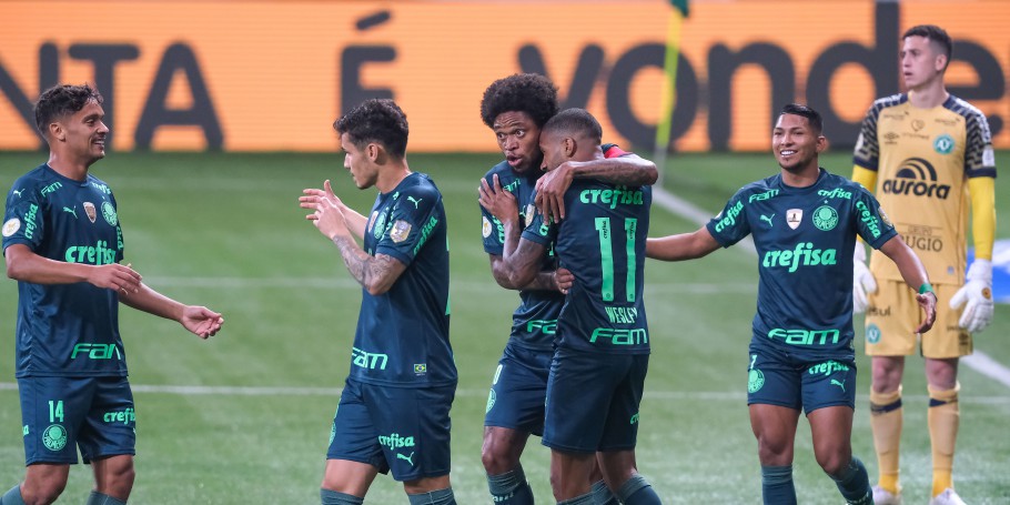 Palmeiras derrota Chapecoense, Galo vence na Ilha e Furacão massacra Juventude