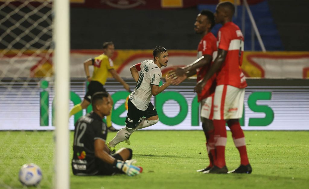 Fora de casa, Palmeiras vence CRB por 1 a 0 e abre vantagem para avançar na Copa do Brasil