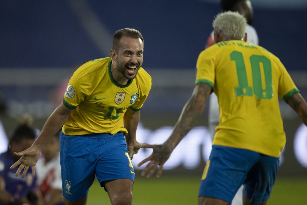 Brasil dá show e goleia seleção peruana e segue 100% na Copa América