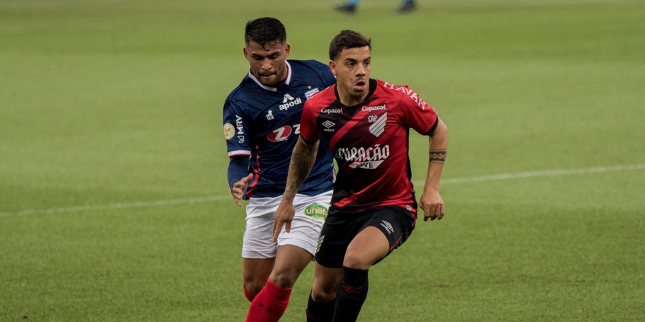Athletico Paranaense assume liderança do Brasileirão neste sábado ao vencer o Fortaleza