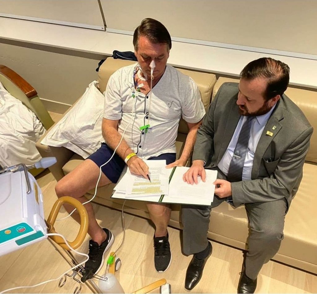 Presidente Jair Bolsonaro tem evolução clínica satisfatória, diz boletim desta quinta à noite