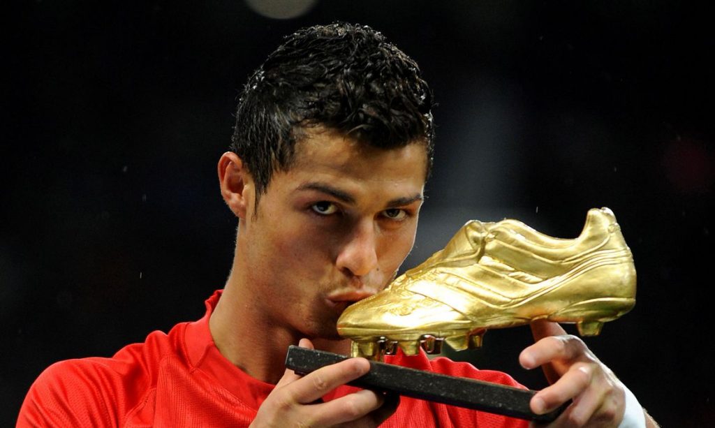Manchester United anunciou nesta sexta-feira contratação do português Cristiano Ronaldo