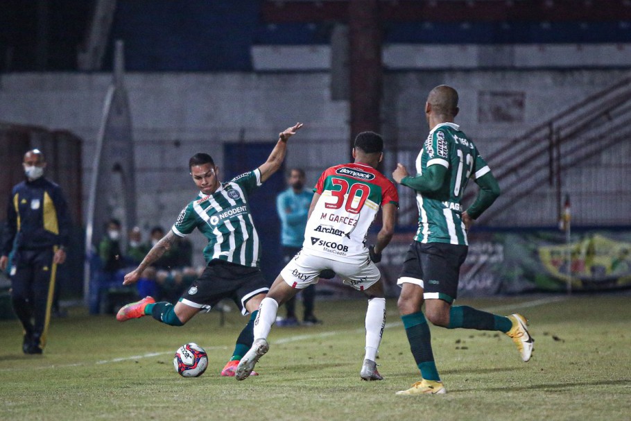 Em duelo na parte de cima da tabela na Série B, Brusque e Coritiba empatam em jogo adiado da quarta rodada