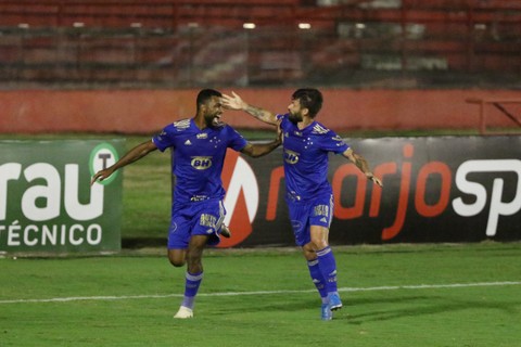 Cruzeiro se distancia da zona de rebaixamento ao derrotar o Náutico e Remo triunfa sobre o Confiança na abertura da 19ª rodada da Série B