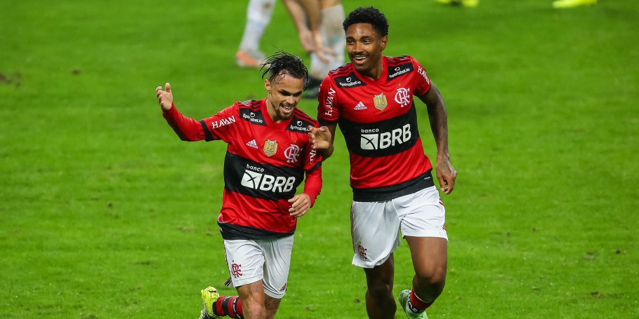 Em Porto Alegre, com um a menos, Flamengo faz 4 a 0 no Grêmio e fica próximo da vaga à semifinal