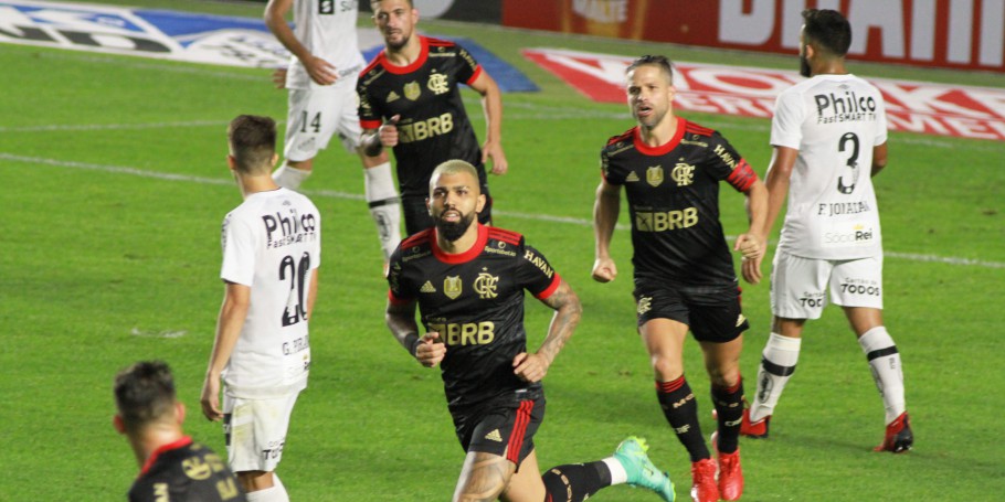 Com três gols de Gabi e um de Andreas Pereira, Flamengo faz 4 a 0 no Santos e sobe na tabela de classificação