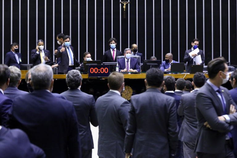 Câmara Federal pode votar na terça-feira Medida Provisória que permite renegociação de dívidas do FIES