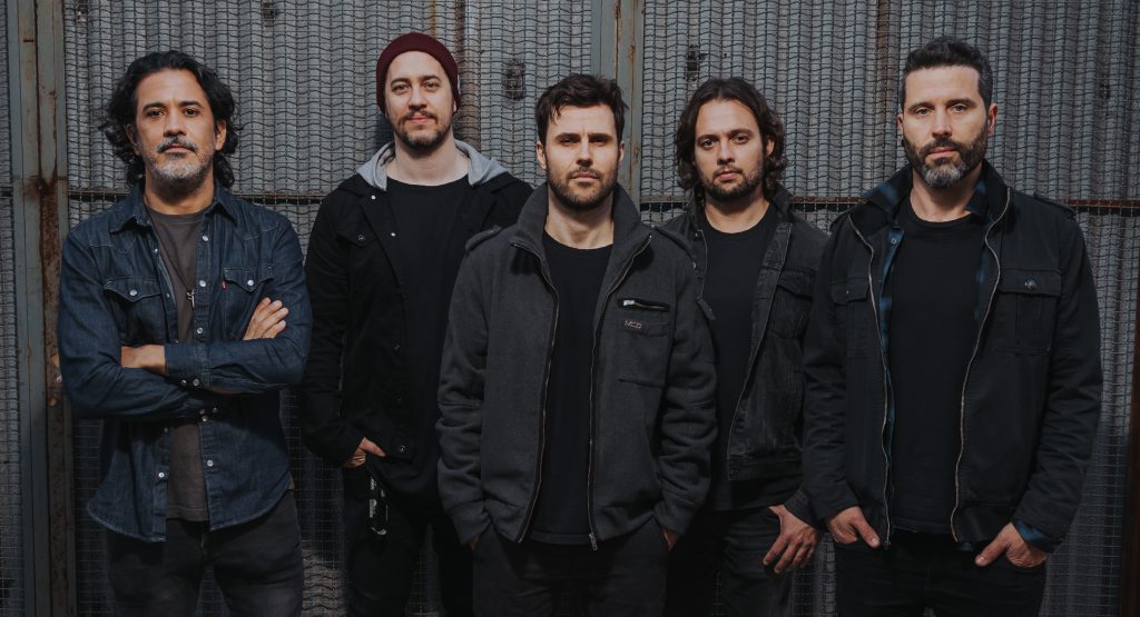 Na abertura de Ilha de Ferro, banda Ego Kill Talent chega à TV aberta com “Heroes, Kings and Gods”
