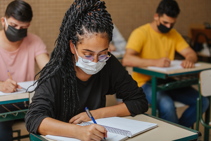 Encceja: conteúdos para ajudar nos estudos estão disponíveis no portal do Inep
