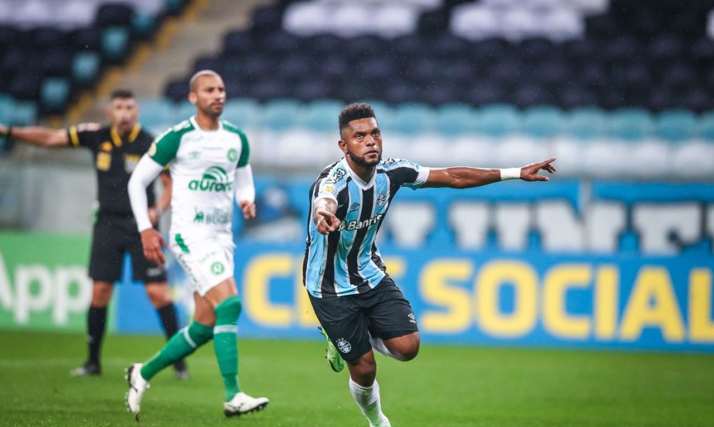 Com gol do estreante Borja, Grêmio vence Chapecoense, mas permanece na vice-lanterna