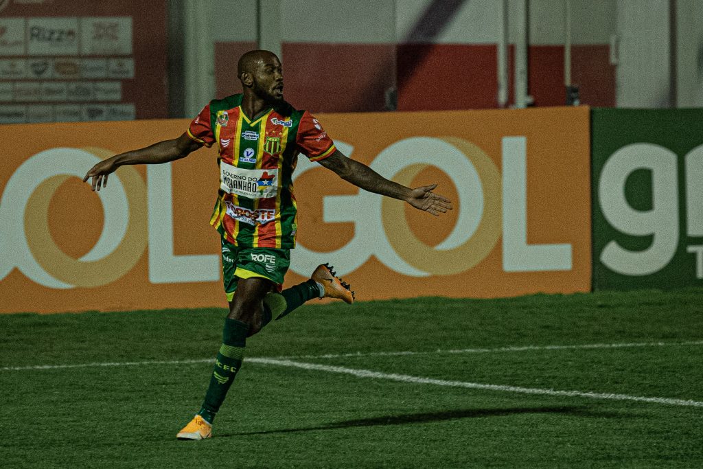 Sampaio vence o Vila Nova e encosta novamente no G4 da Série B do Brasileirão
