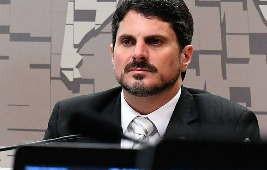 Senador diz na CPI da Pandemia que foi reinfectado após tomar vacina e está medicado com Cloroquina e Ivermectina