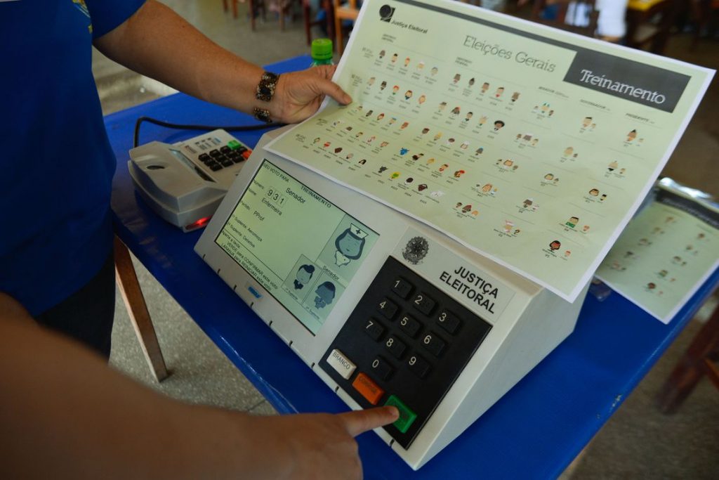 Comissão da Câmara Federal rejeita, por 23 a 11, projeto para adoção do voto impresso auditável