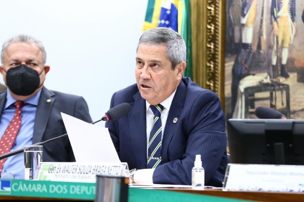 Na Câmara Federal, general Braga Netto diz que Forças Armadas não ameaçam democracia