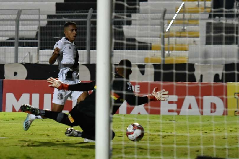 Sampaio perde após estar à frente no placar e desperdiça chance de voltar ao G4