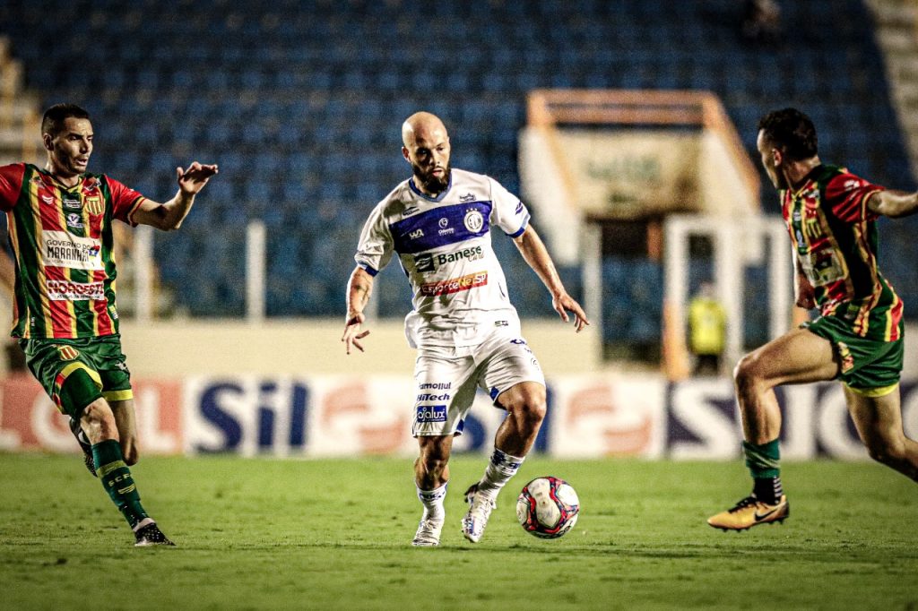 Sampaio é derrotado pelo Confiança, que passou lanterna da Série B para o Brasil de Pelotas