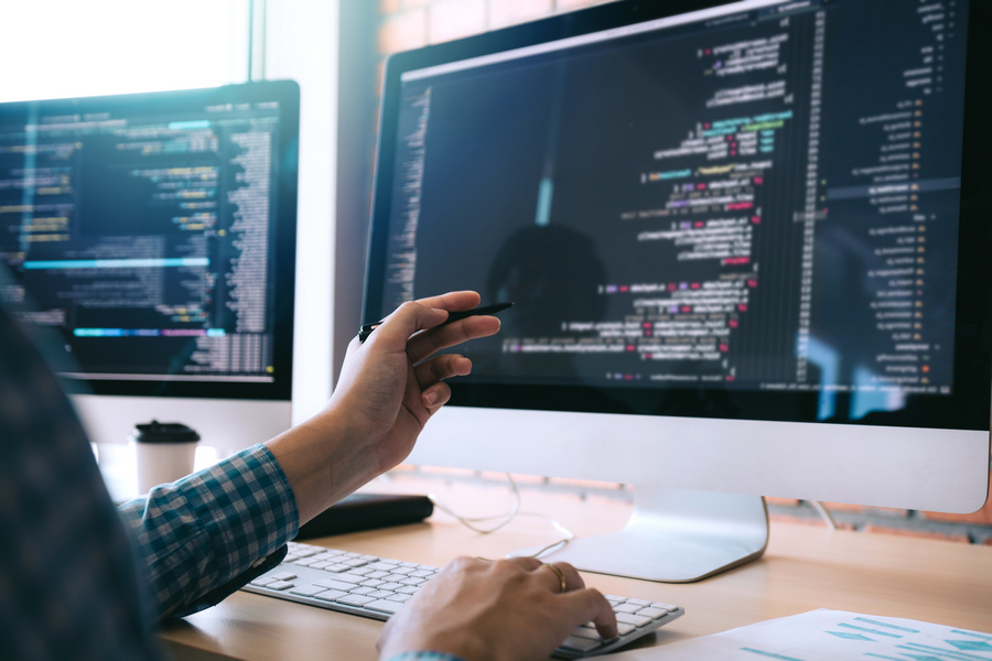 Escola de programação oferta curso gratuito de tecnologia com possibilidade de contratação