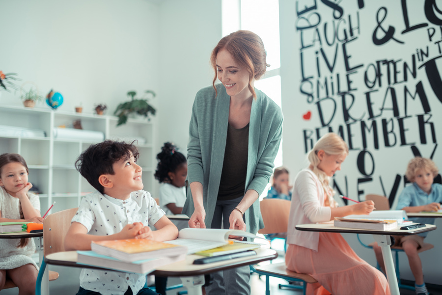 Brasil tem maioria de docentes de inglês composta por mulheres, mostra pesquisa