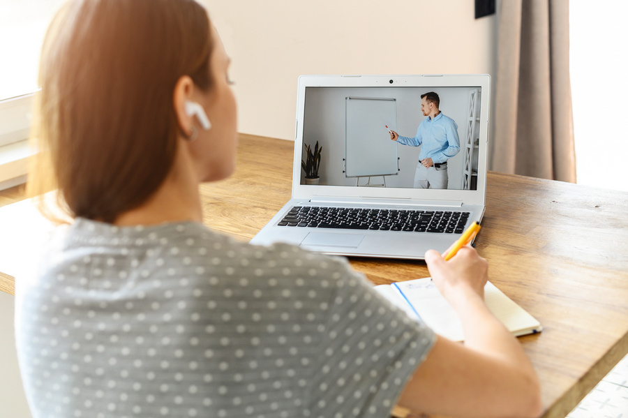 Confira dicas de instituições que oferecem cursos virtuais gratuitos de empreendedorismo