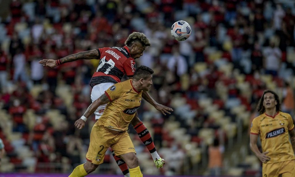 Bruno Henrique marca duas vezes e deixa Flamengo em vantagem na Copa Libertadores